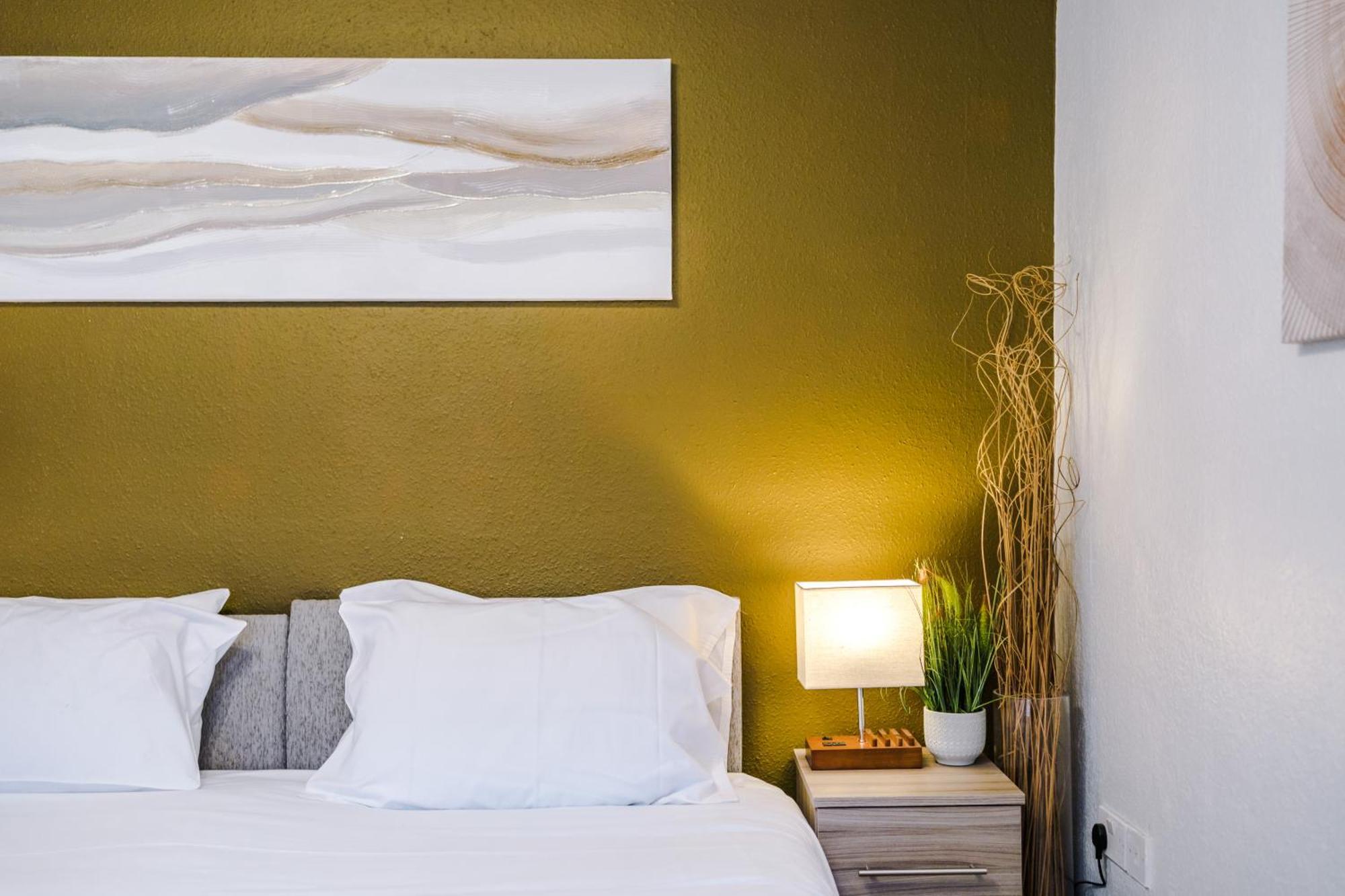 Holiday home Queens Avenue - - Sleeps 9