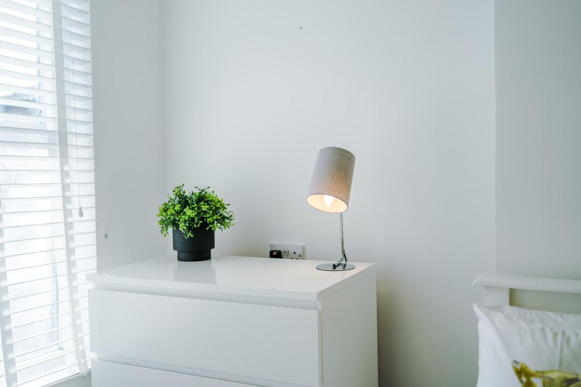 Holiday home Queens Avenue - - Sleeps 9 *
