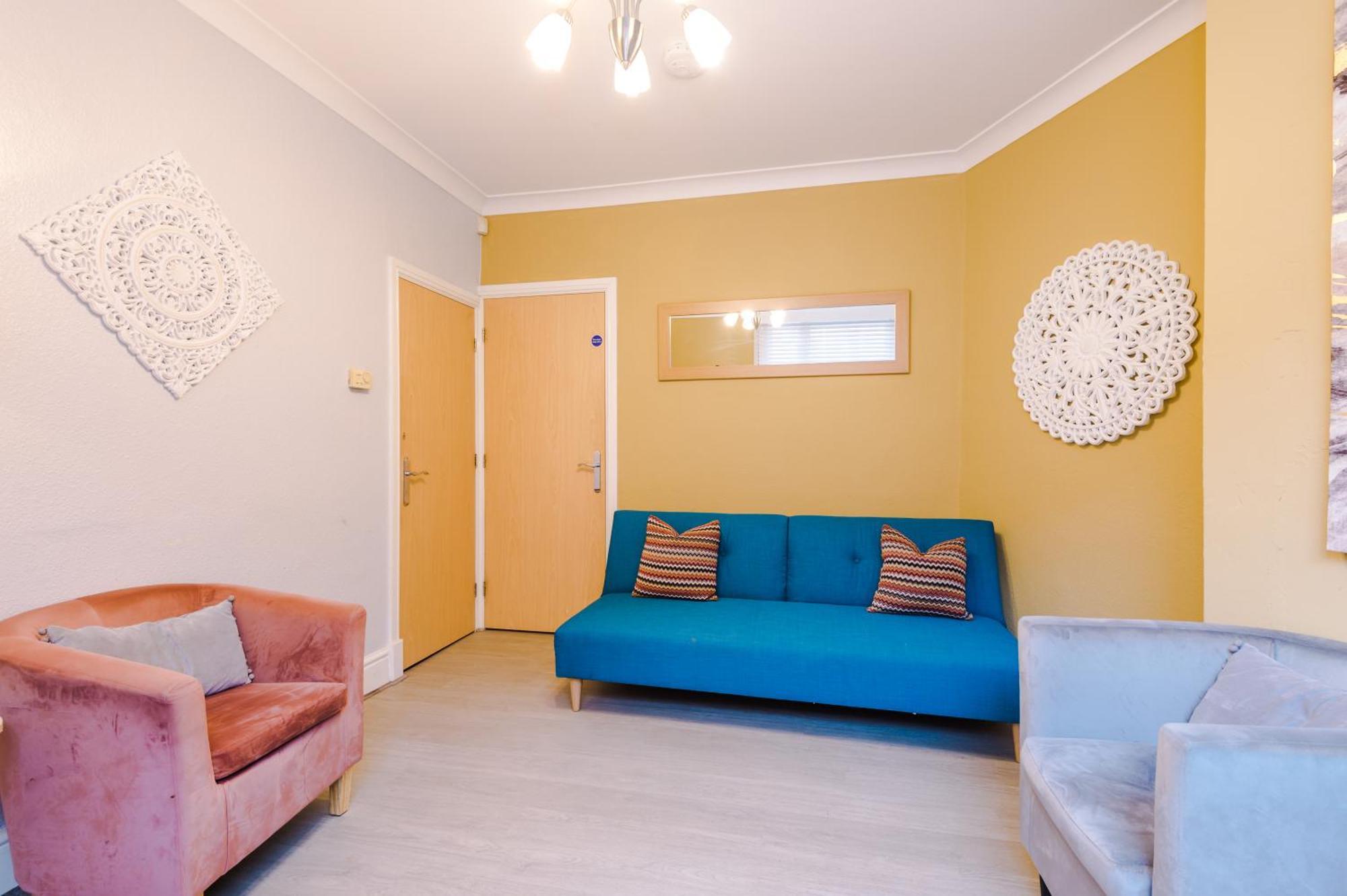 Queens Avenue - - Sleeps 9 * Chester